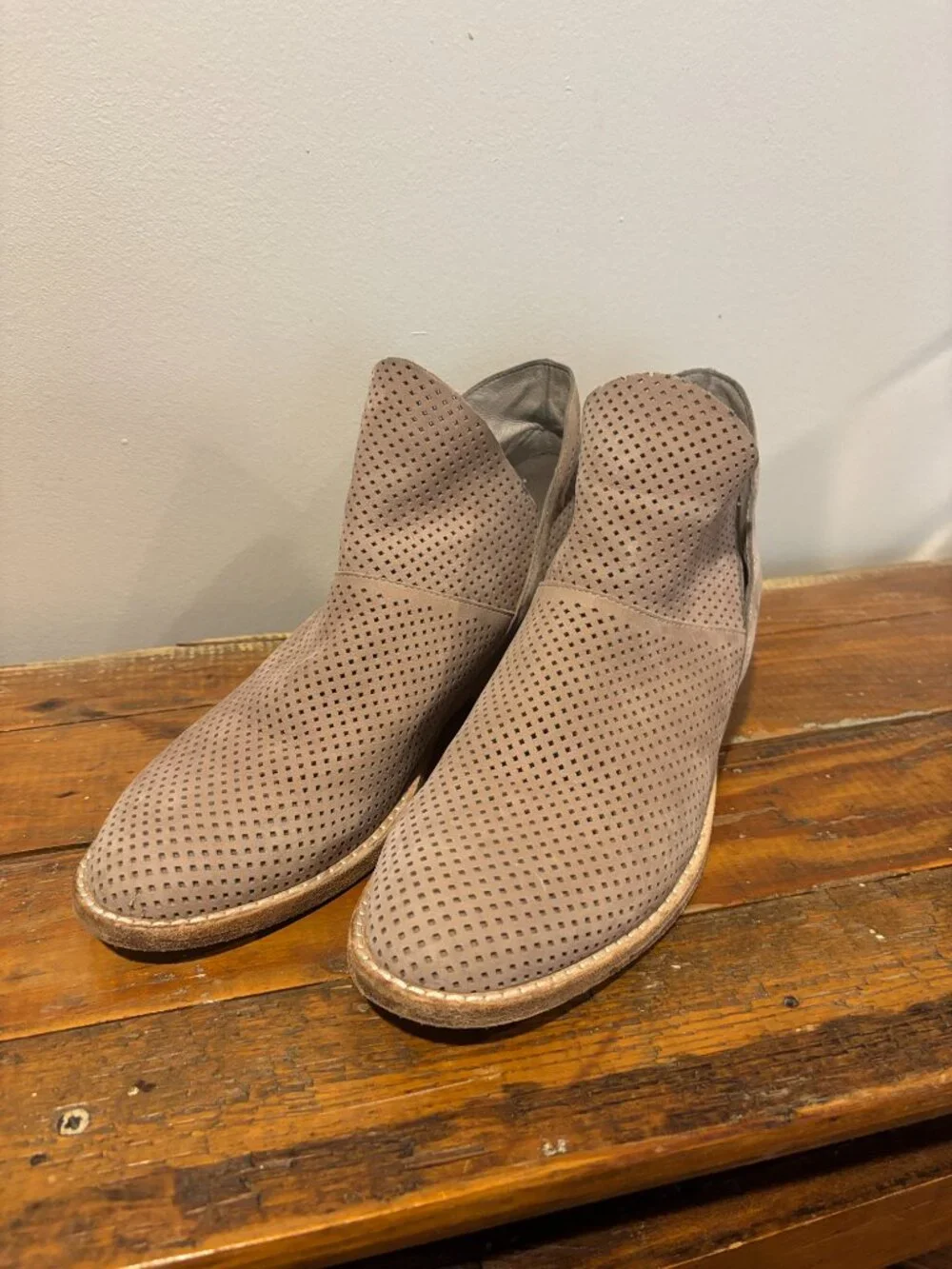 Eileen Fisher Leaf bootie perforated tan suede size 8.